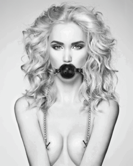 Ademend Ball Gag met Tepelklemmen