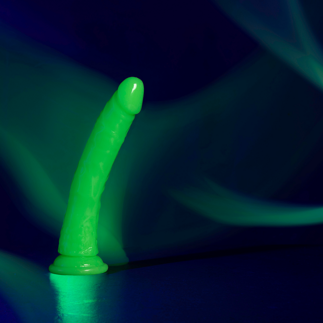 Slanke Realistische Dildo met Zuignap - Glow in the Dark - 9'' / 22,5 cm - Afbeelding 6
