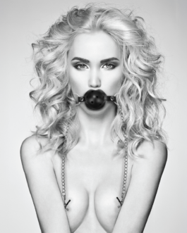 Ademend Ball Gag met Tepelklemmen